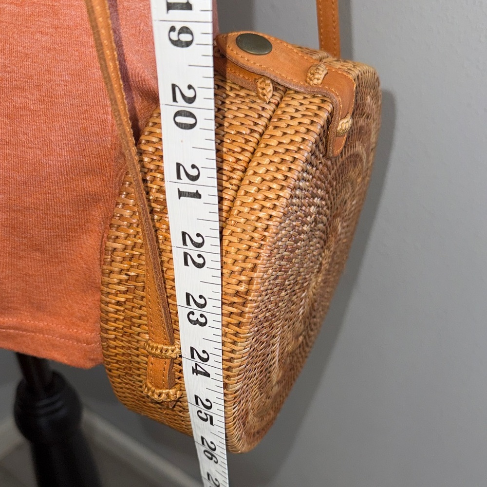 Street Level Round Woven Crossbody Bag in Tan Brown - Picture 8 of 9